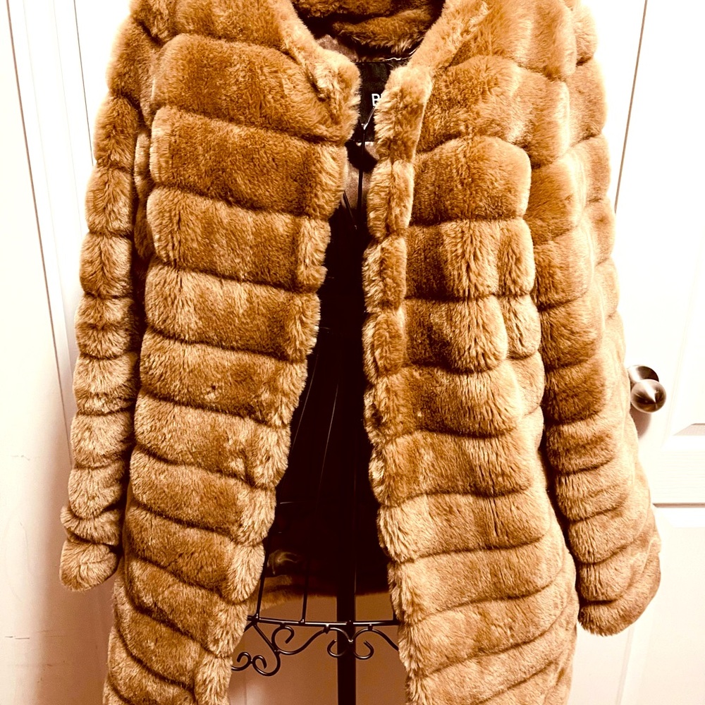 Beautiful camel colour with pinkish hué faux fur coat from DAVID BINTTON.